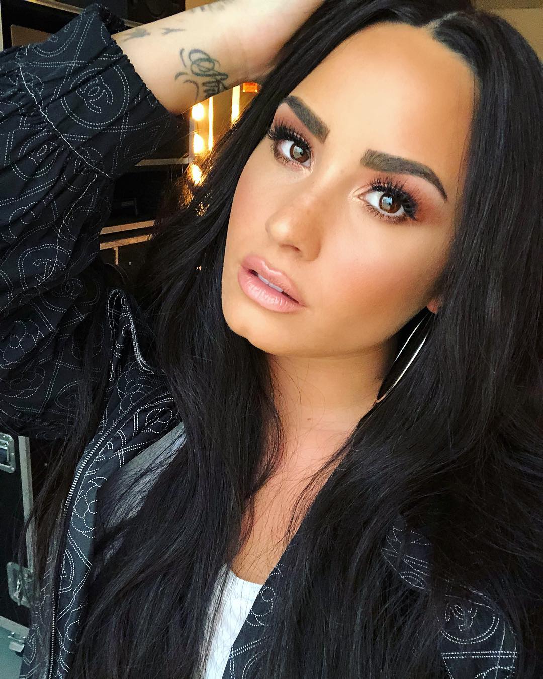 demi-lovato-3-76ebf48b19c6c9110fe211c90d51041f.jpg